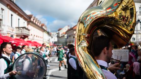 S soncem obsijan drugi festivalski dan 50. Dnevov narodnih noš in oblačilne dediščine v Kamniku (10)